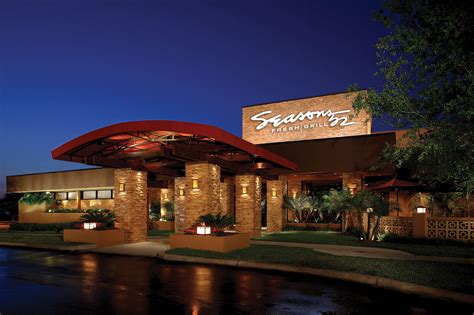 Seasons 52 restaurant - Make a reservation at Seasons 52, a fresh grill and wine bar that offers a seasonal menu and an award-winning wine list. Choose your preferred date, time, and party size, and get ready to enjoy a delicious and healthy meal in their Kansas City location. Don't miss their live music and happy hour specials. 